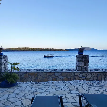 Willa Violeta Lefkada *