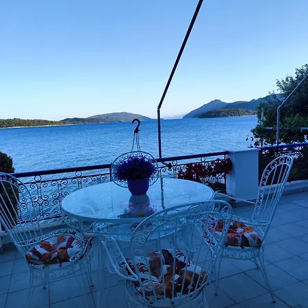 Violeta Lefkada Nydri (Lefkada)