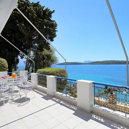 Violeta Lefkada * Nydri (Lefkada)