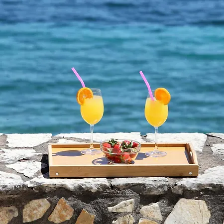 Violeta Lefkada