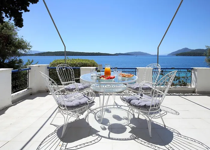 Violeta Lefkada * Nydri (Lefkada)